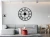 Zegar ścienny metalowy Loft 60 cm w aranżacji salonu